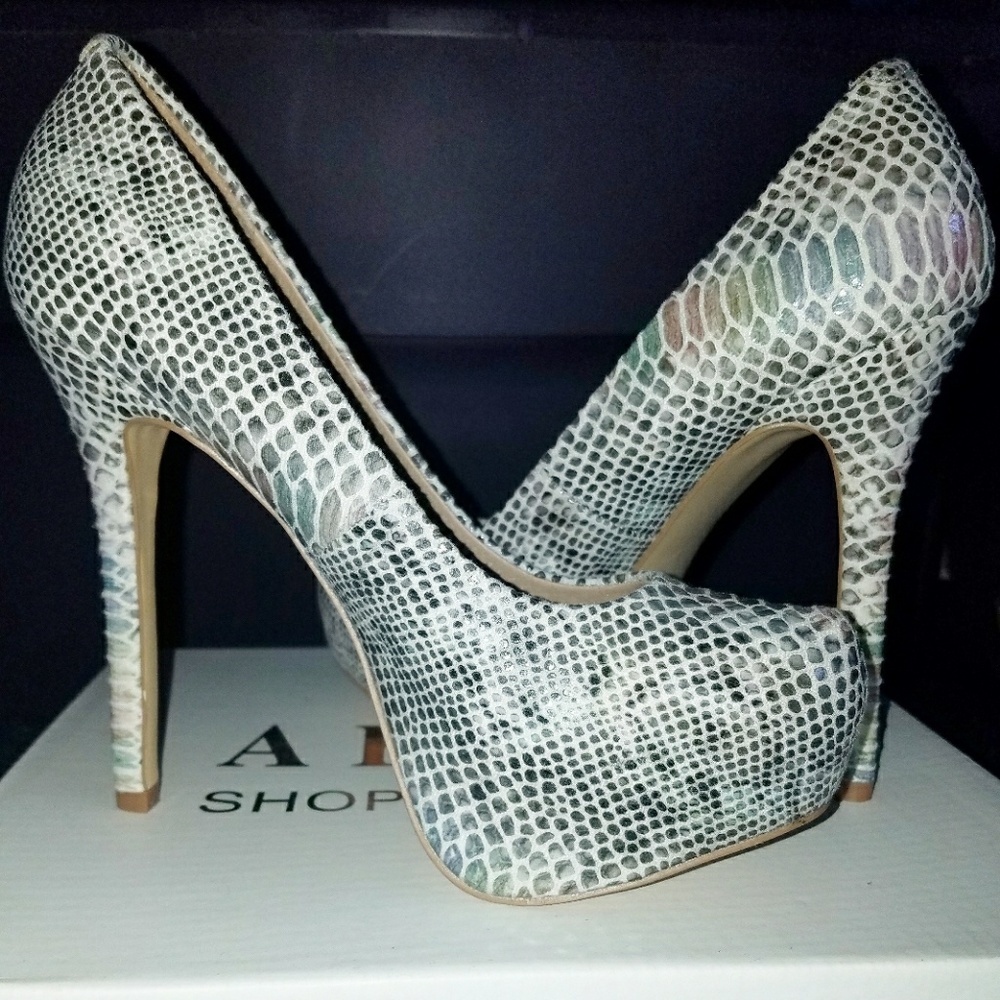 Steve Madden Snake Print Heels (Never been worn)
